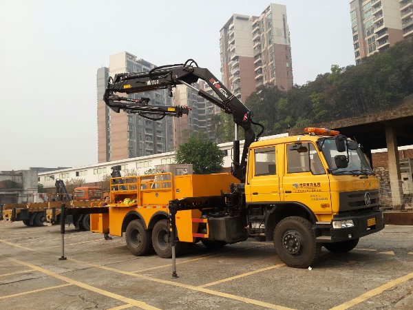 東風(fēng)雙排帶電作業(yè)車400-926-2926 東風(fēng)雙排帶電作業(yè)車400-926-2926