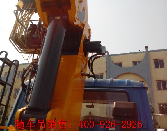 這臺吊機的絞車馬達位于絞車外部 這臺吊機的絞車馬達位于絞車外部