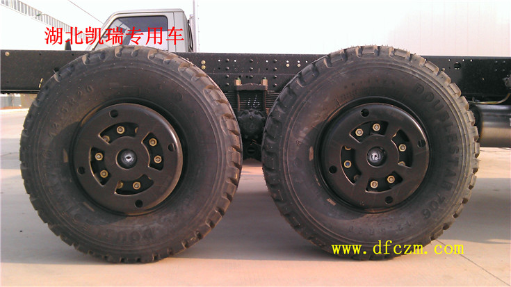 東風(fēng)六驅(qū)沙漠越野車底盤輪胎 東風(fēng)六驅(qū)沙漠越野車底盤輪胎