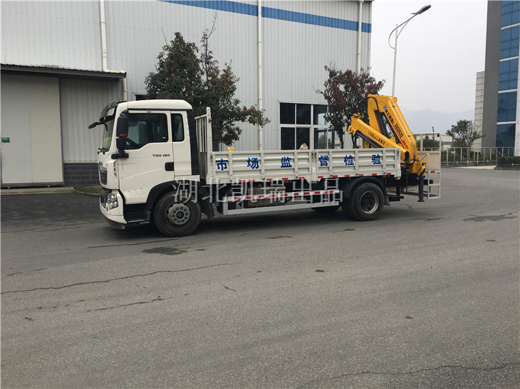 匯斯誠牌DWJ5161JJH型計(jì)量檢衡車(左) 匯斯誠牌DWJ5161JJH型計(jì)量檢衡車(左)