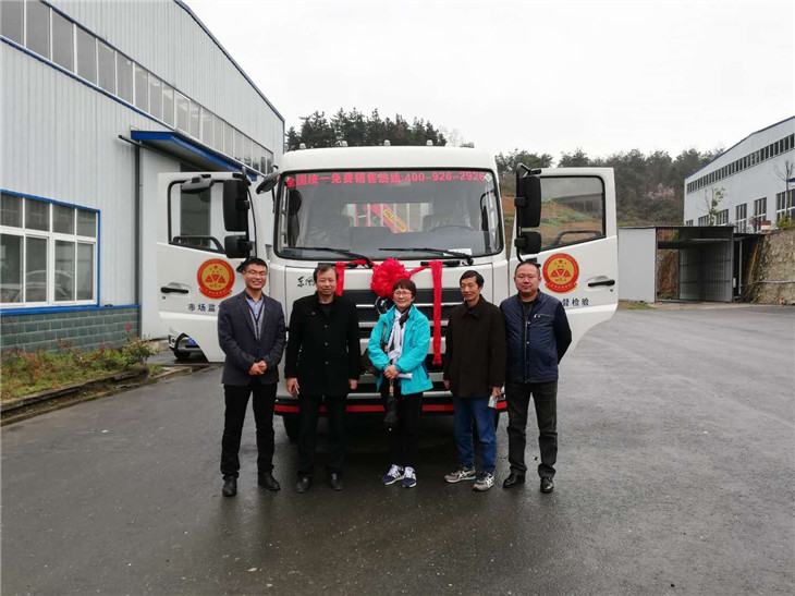 我公司韓總與來(lái)安計(jì)量所領(lǐng)導(dǎo)一行車(chē)前合影 我公司韓總與來(lái)安計(jì)量所領(lǐng)導(dǎo)一行車(chē)前合影