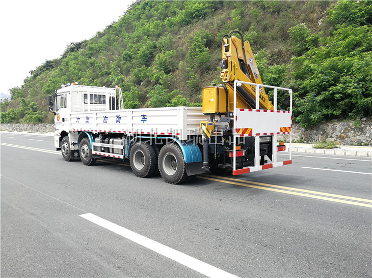 許昌市質量監督檢驗測試中心檢衡車(左后) 許昌市質量監督檢驗測試中心檢衡車(左后)