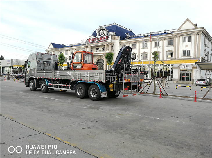 配備吊機+叉車方案的檢衡車布置圖 配備吊機+叉車方案的檢衡車布置圖
