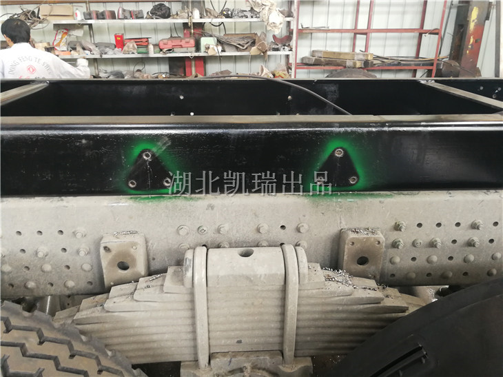 擋泥板支架定位孔 擋泥板支架定位孔