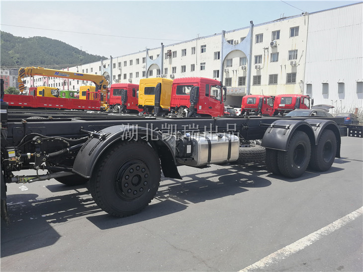 檢衡車底盤左側備胎側掛 檢衡車底盤左側備胎側掛