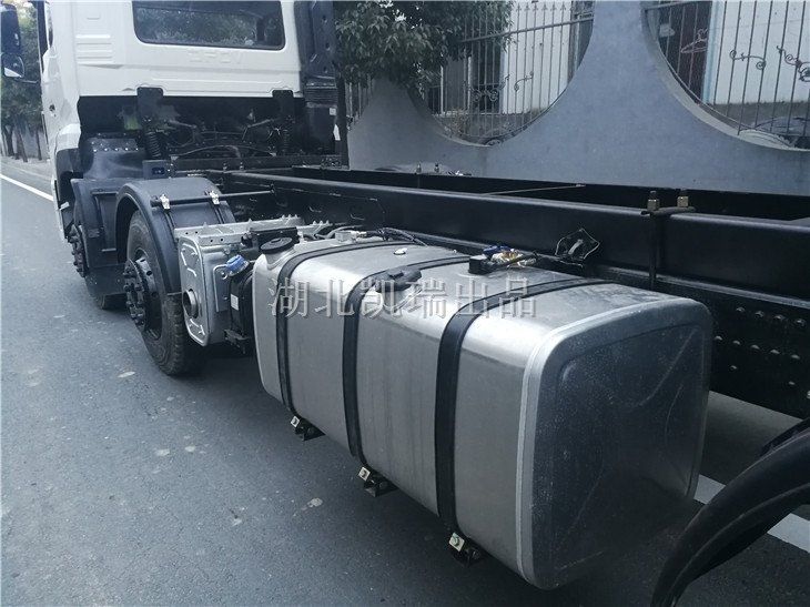 檢衡車配置雙腔油箱 檢衡車配置雙腔油箱