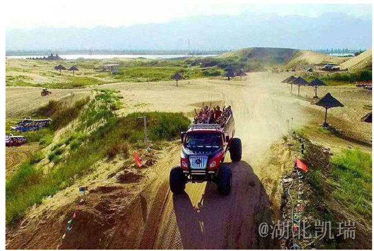 沙漠車在沙漠上馳騁 沙漠車在沙漠上馳騁