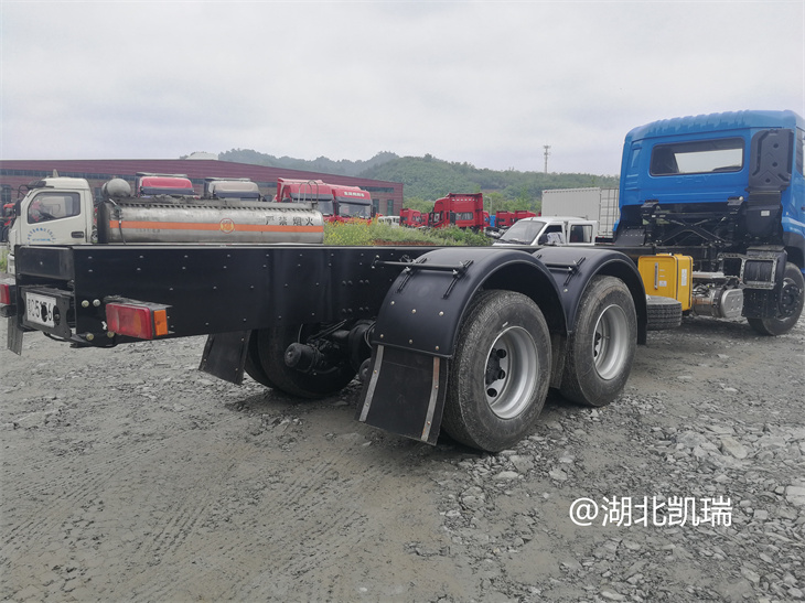 檢衡車鉚接加強區(qū)域的細節(jié) 檢衡車鉚接加強區(qū)域的細節(jié)