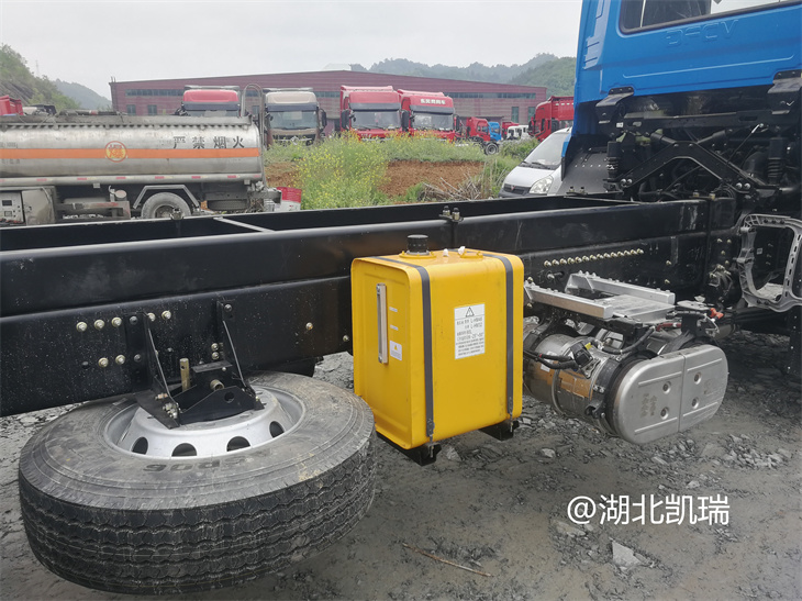 油箱、備胎側(cè)置的檢衡車底盤 油箱、備胎側(cè)置的檢衡車底盤