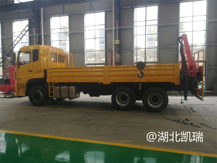 檢衡車(chē)吊機(jī)安裝完畢準(zhǔn)備進(jìn)行調(diào)試 檢衡車(chē)吊機(jī)安裝完畢準(zhǔn)備進(jìn)行調(diào)試