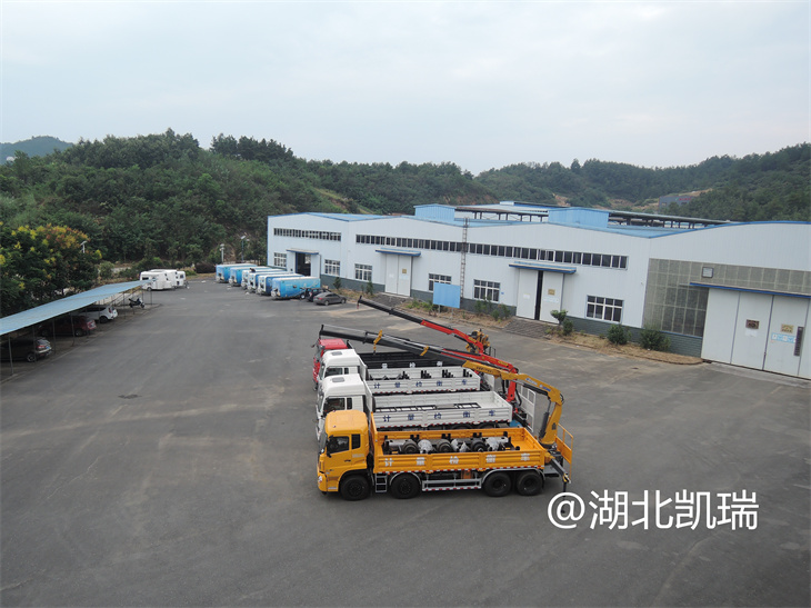 四臺“匯斯誠”牌計(jì)量檢衡車(俯視圖) 四臺“匯斯誠”牌計(jì)量檢衡車(俯視圖)