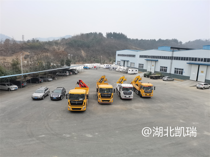 四臺“東風系列”計量檢衡車列裝發(fā)運(俯視圖) 四臺“東風系列”計量檢衡車列裝發(fā)運(俯視圖)